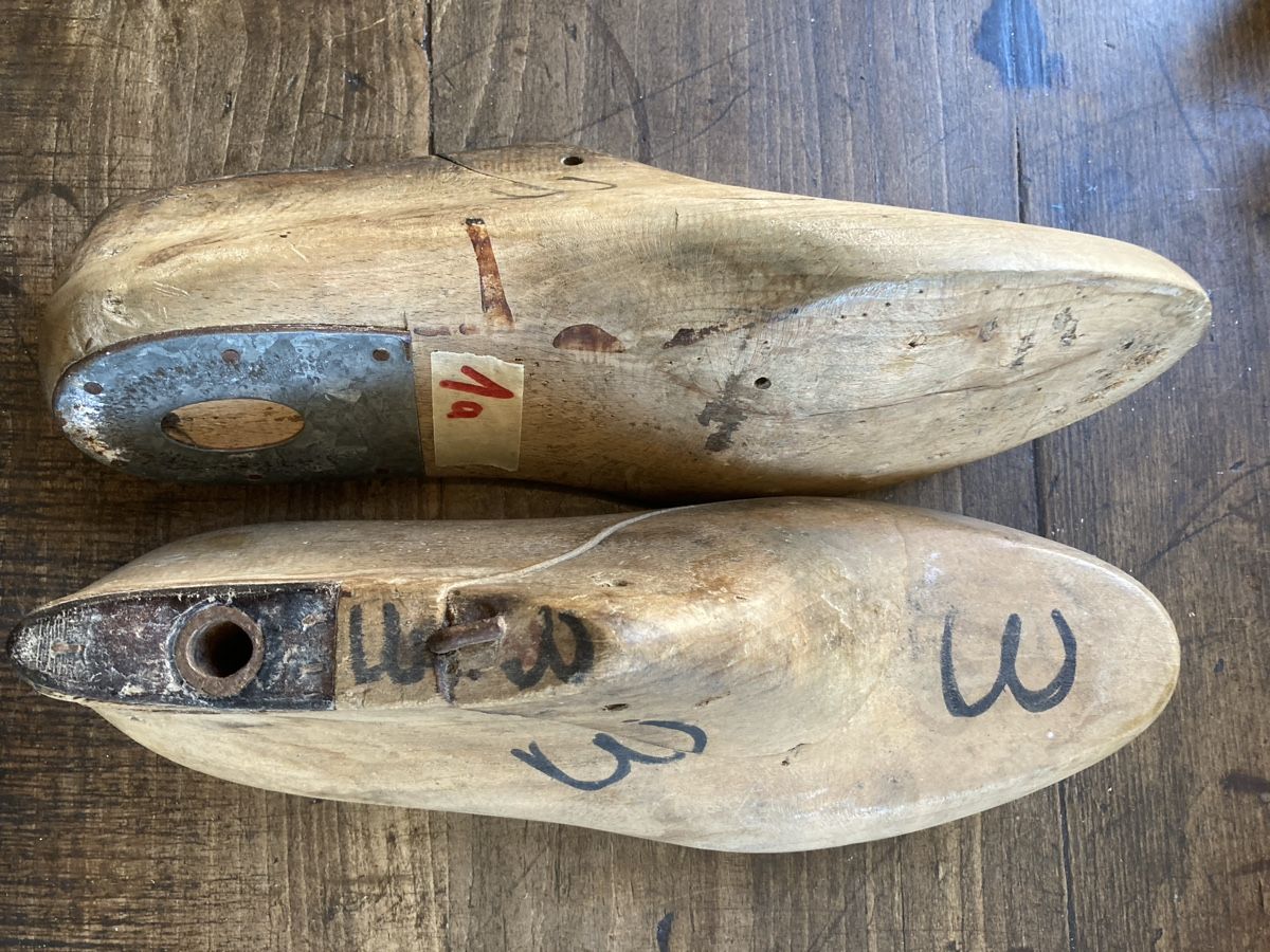 Articoli in legno: Holzschuhschaft Paar – Usato da Zürich venduto da Mueschelmau 2
