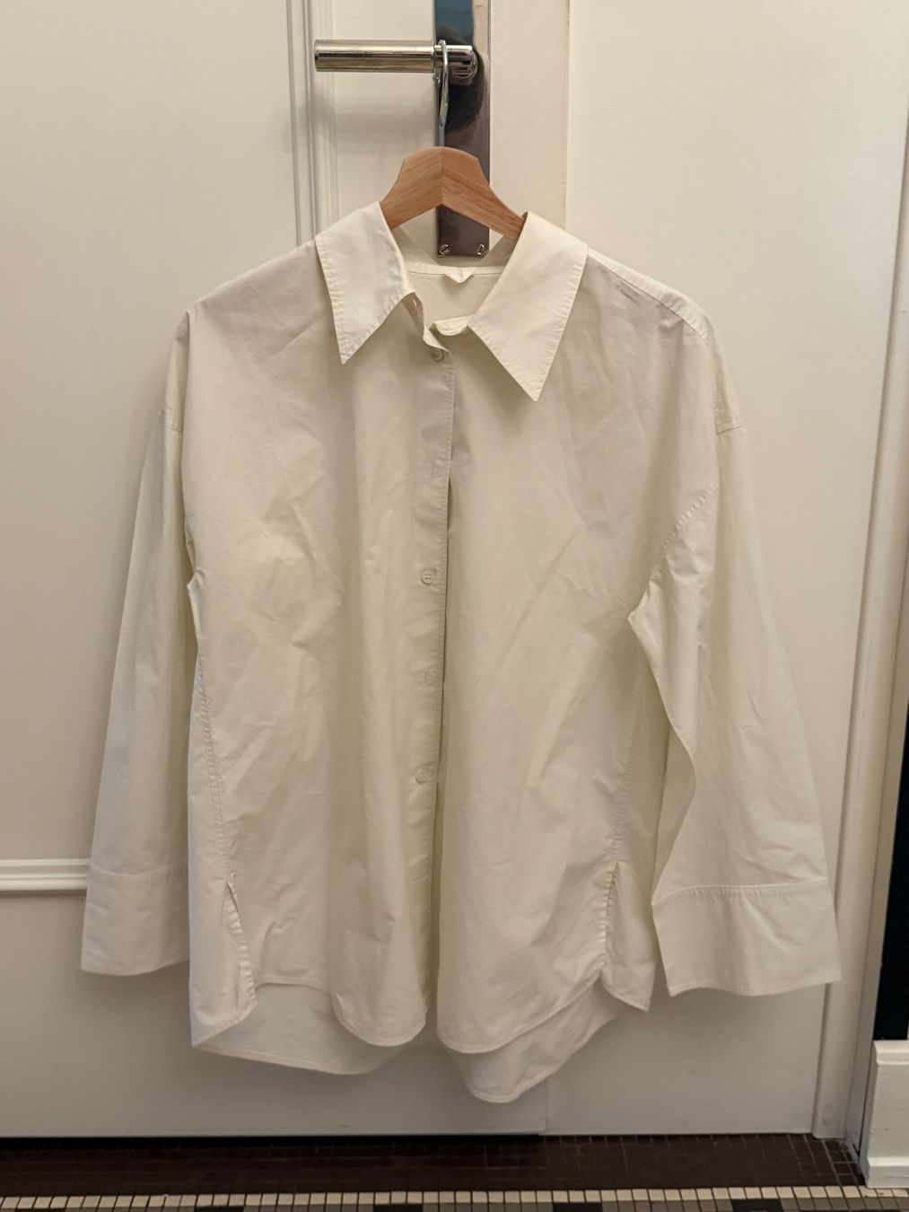 Blusen: Ecru Uniqlo Shirt – Gebraucht aus Zürich von ele_nd88