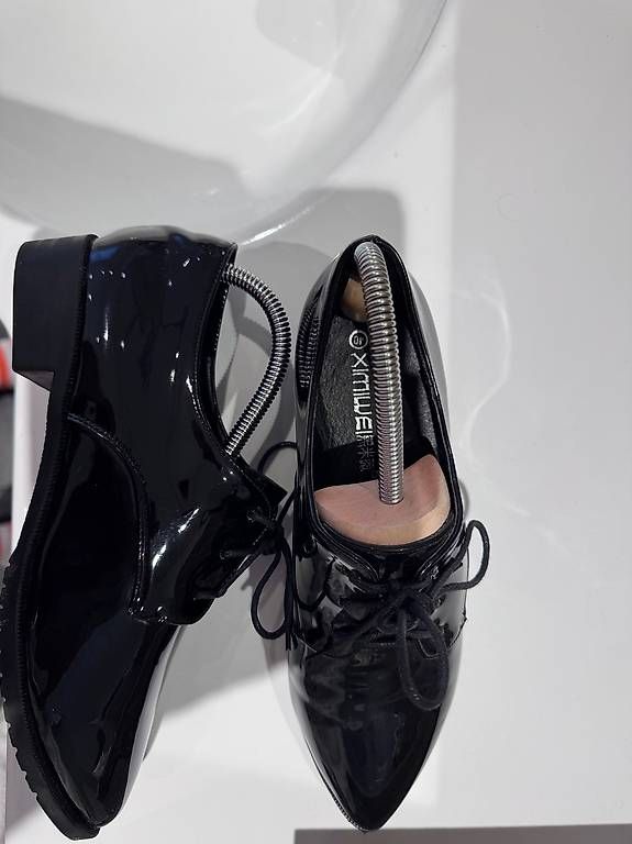 Scarpe da donna: Lackschuhe schwarz – Usato da Zumikon venduto da Schlufi123