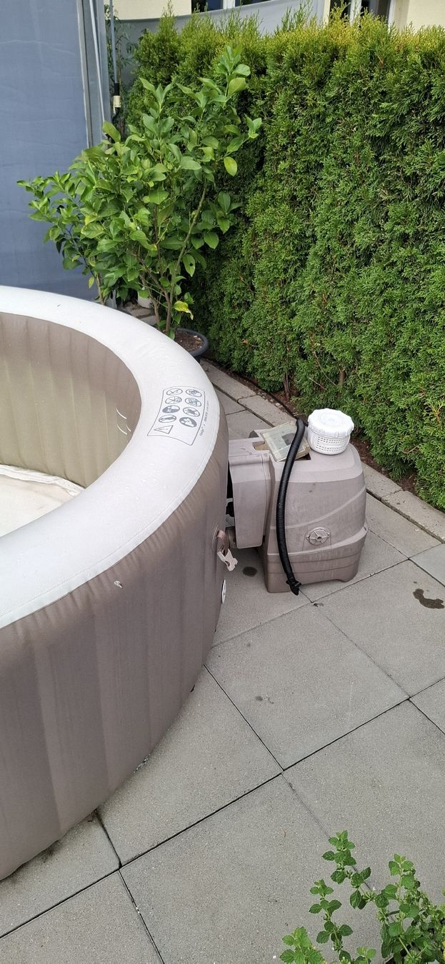 Bains à remous: INTEX Pure Spa, aufblasbarer Whirlpool – Défectueux à Emmen par Tigerlady 5