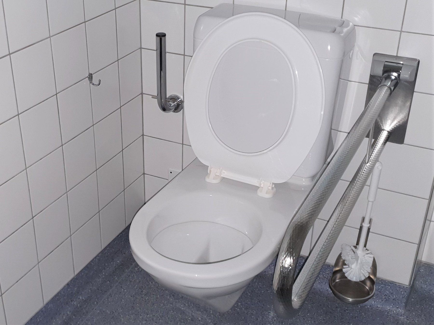 WC: Klappgriff für Wand WC – Usato da Winterthur venduto da BauTeilLaden2000