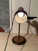 Lampe de bureau vintage avec abat-jour en bois, parfait!