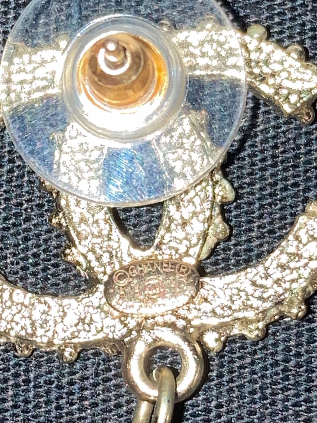 Chanel Orecchini pendenti & Orecchini a lobo: Chanel Perlen Ohrstecker mit Emaille Neu – Nuovo e nell'imballaggio originale da Zuerich venduto da SaTs-43 3
