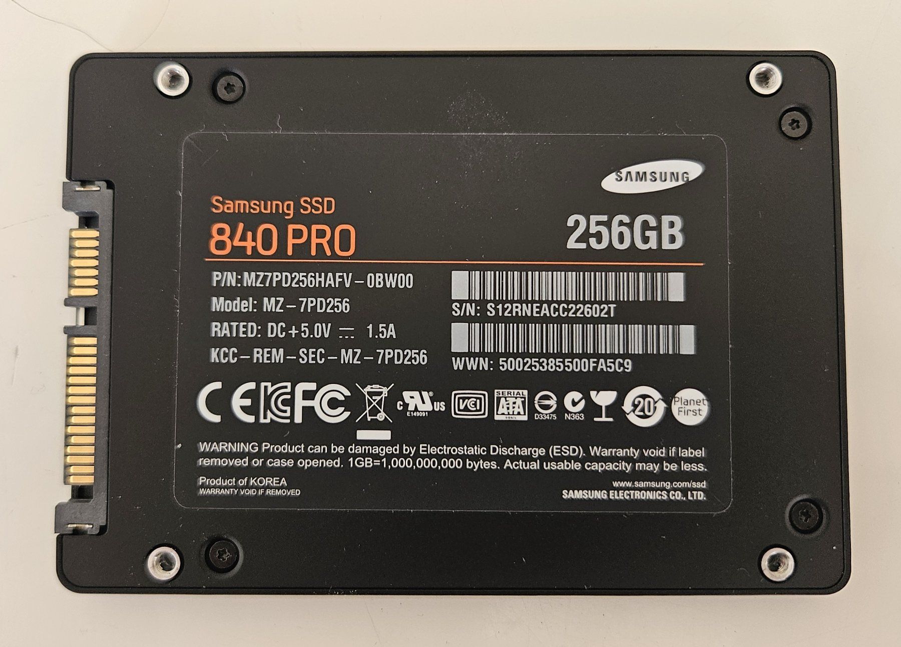 Samsung Dischi rigidi: SSD 256GB Samsung 840 PRO – Usato da Lausanne venduto da FamilleCool 1