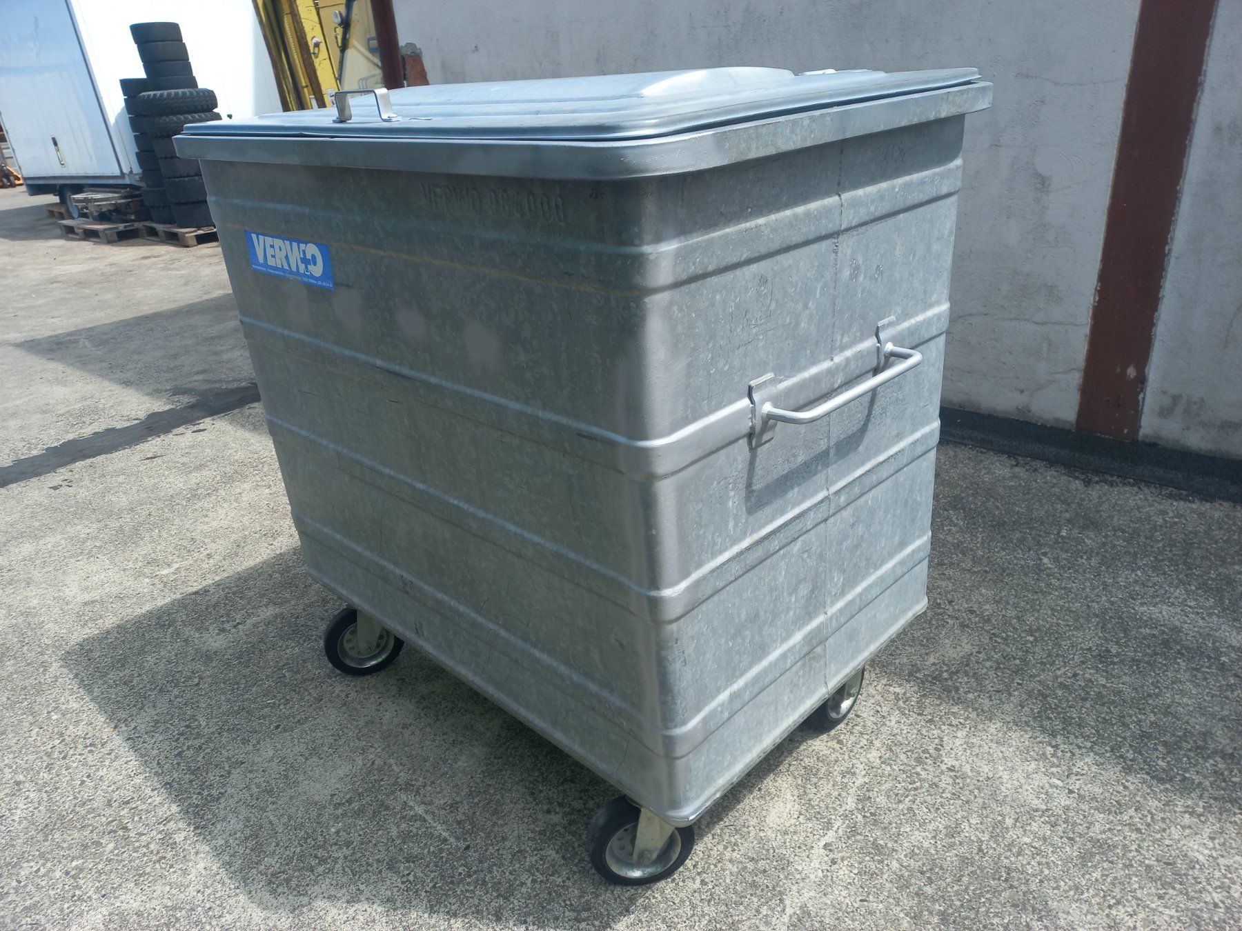 Autres articles bureau & commerces: Abfallcontainer Kehrichtcontainer Müllcontainer Container 3 – D'occasion à DULLIKEN par Lerchclassicdulliken 1
