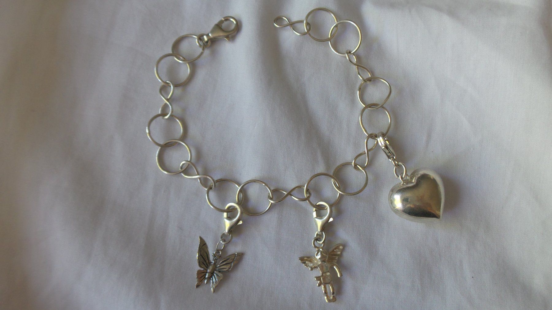 Armbänder & -reifen: Silberarmband mit 3 Hängerli – Gebraucht aus Muttenz von einfach-schoen