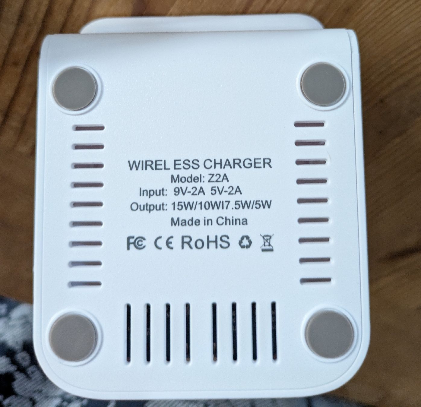 Caricatori & Batterie: QI Wireless Ladestation – Nuovo (secondo la descrizione) da Riehen venduto da Kobi_ 1