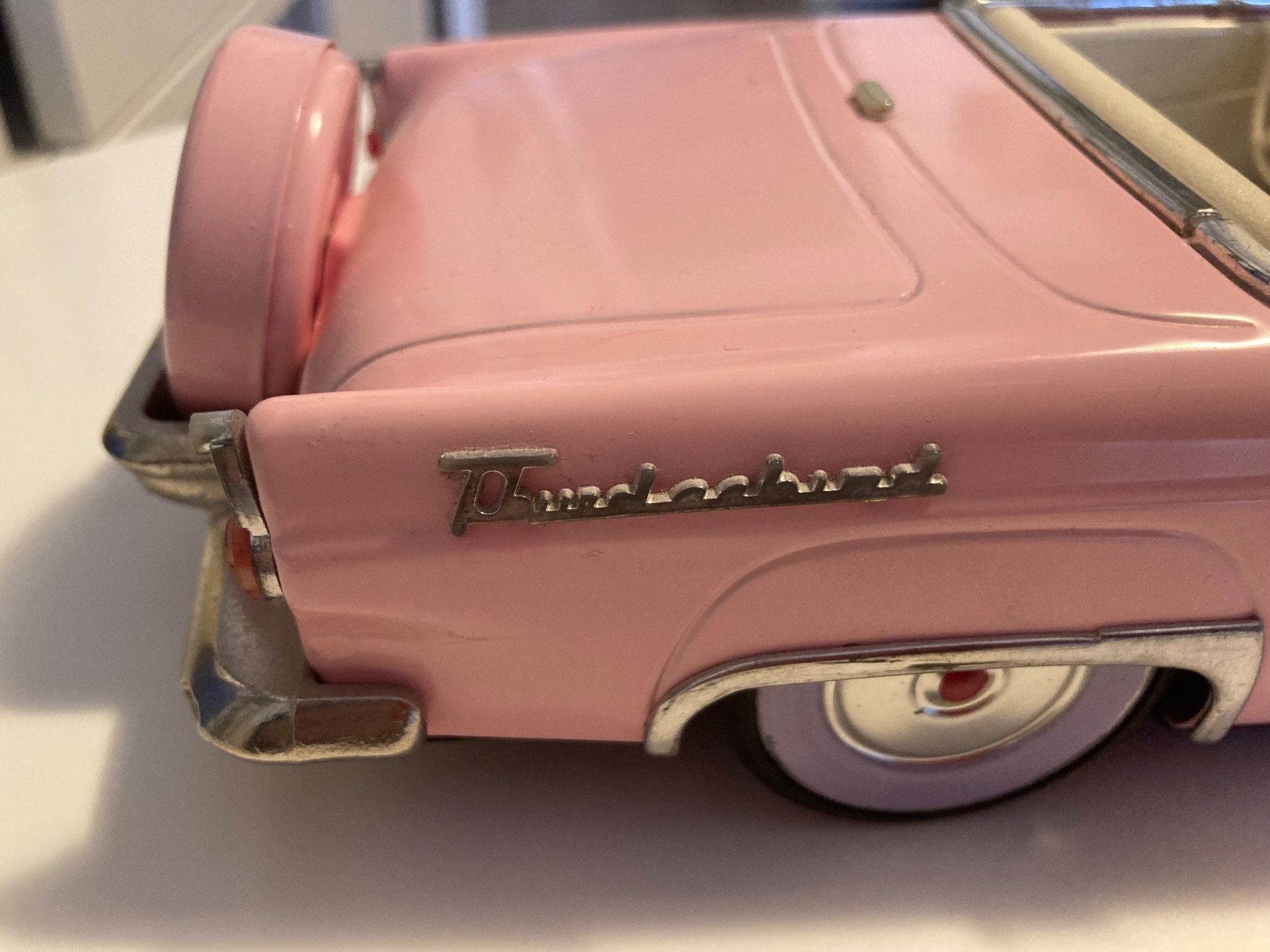 Ford Voitures modèles: Modellauto Thunderbird 1956 – D'occasion à Fehraltorf par mayalotto 2