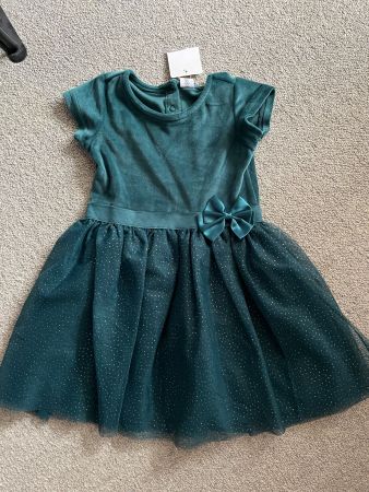 Samtkleid Gr 92. Fabrikneu.