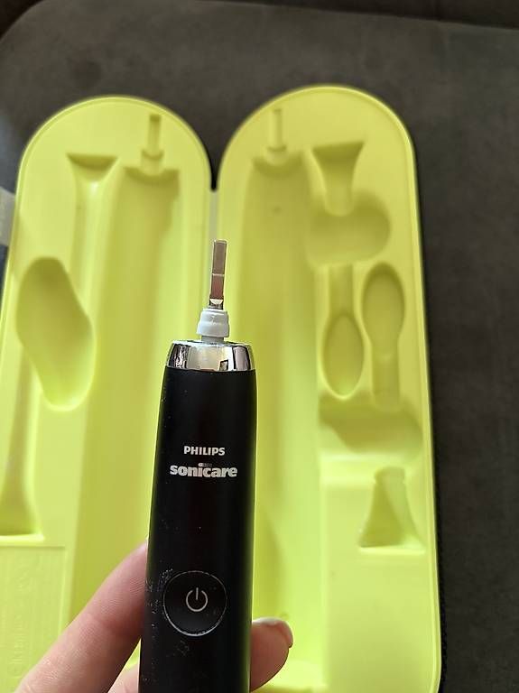 Zahnpflege: Philips Sonicare electric toothbrush with case – Gebraucht aus Lugano von dia_5857 1