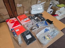 Posten mit diversen neuen Schutzbrillen, Handschuhen usw.