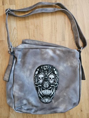 Tasche Schultertasche Damen Hellbraun mit Totenkopf Motiv