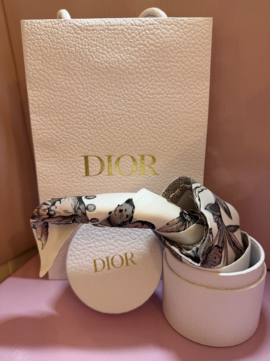 Dior Foulard & Sciarpe: Dior Seiden Mitzah-Schal – Nuovo (secondo la descrizione) da Bern venduto da Blueangel6 1
