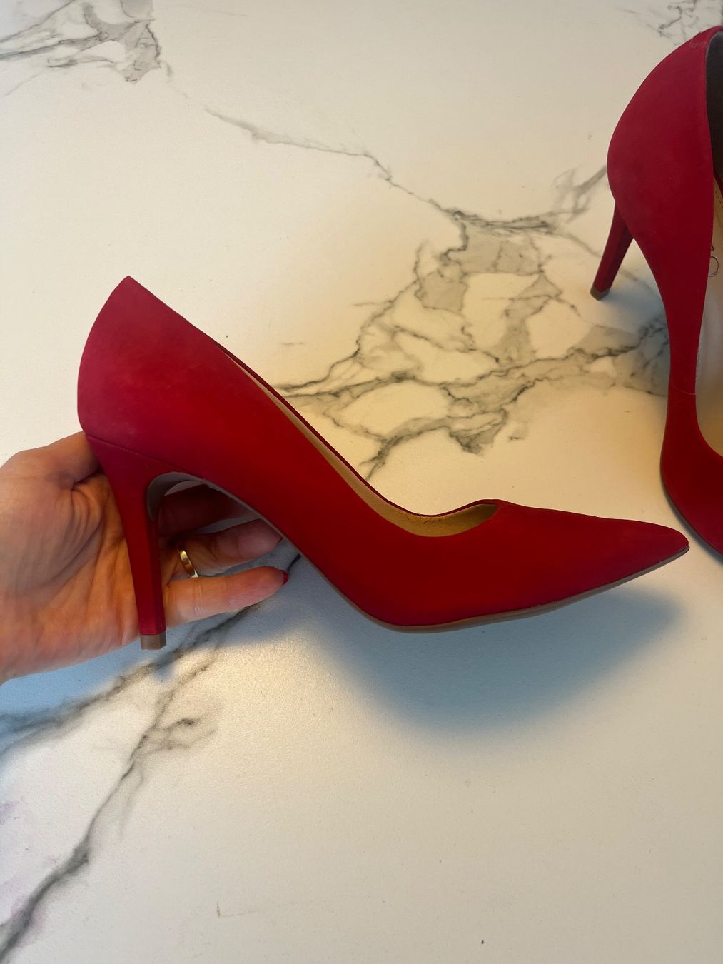 Scarpe da donna: Rote Pumps aus Wildleder – Nuovo e nell'imballaggio originale da Lenzburg venduto da BMK. 1