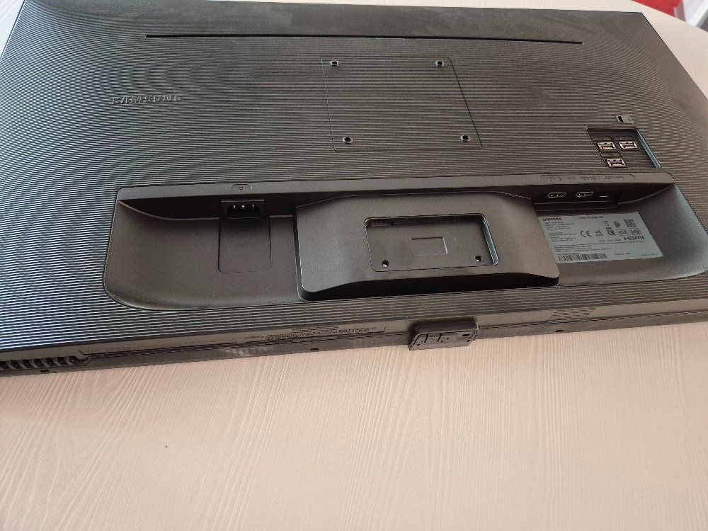 Televisori: TV Samsung S32AM700UR – Usato da Feusisberg venduto da Whitefir 5