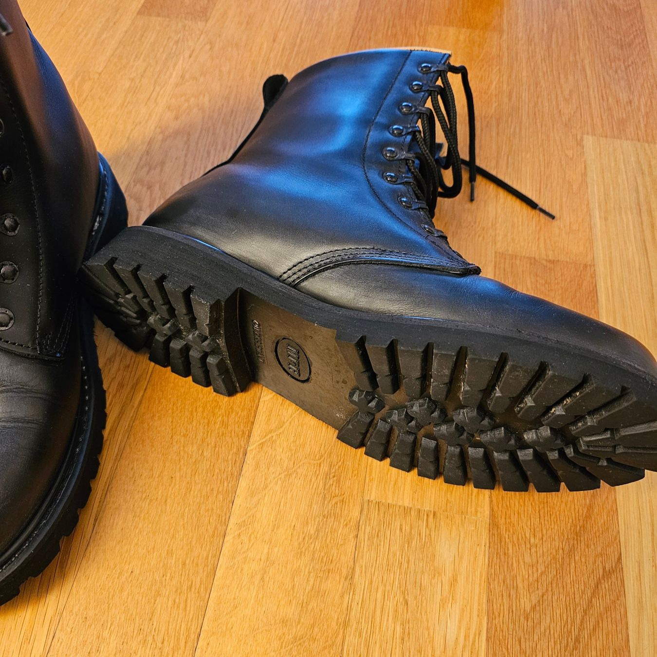 Schweizer Armee Scarpe da uomo: Kampfstiefel – Nuovo (secondo la descrizione) da Wettingen venduto da Paakinen 1