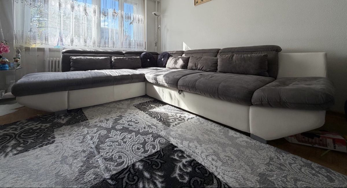 Sofas: Ecksofa grau/weiss mit Bettfunktion – D'occasion à Lausen par Beenii_1990 1