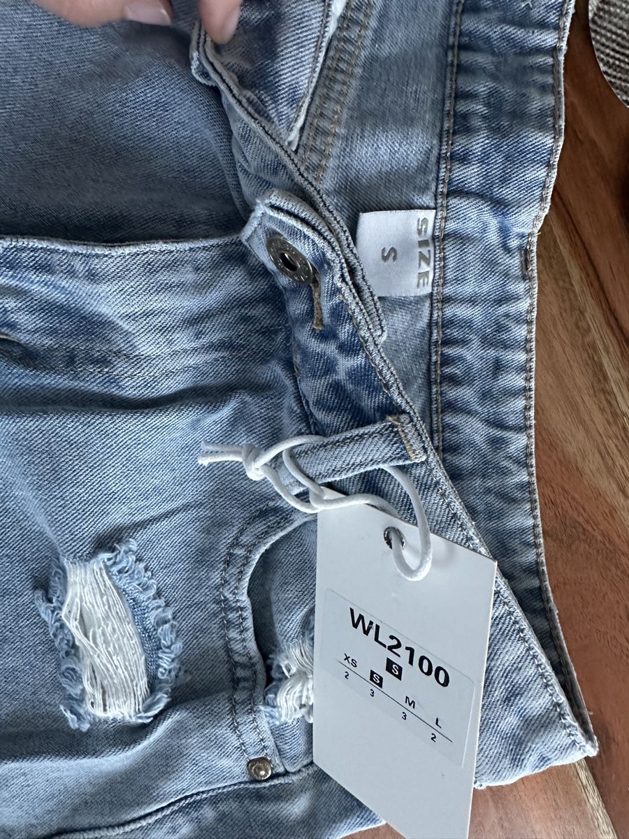 Jeans: High waist Jeans – Neu und originalverpackt aus Frutigen von kat_658p 2