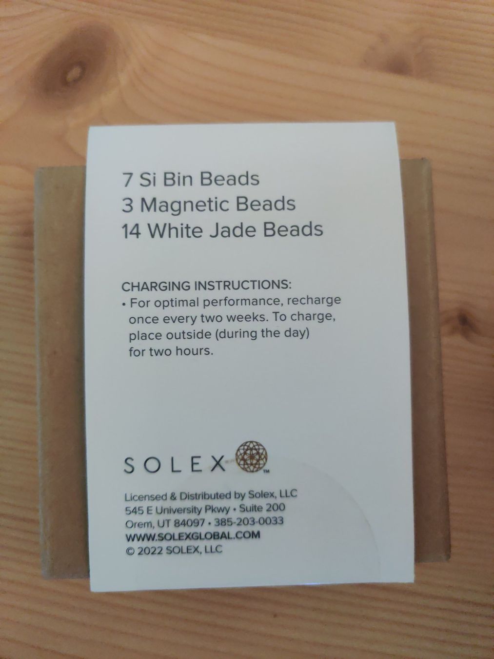 Armbänder & -reifen: Weisses Jade-Perlenarmband – Neu und originalverpackt aus Brienz BE von Pacetrace 3