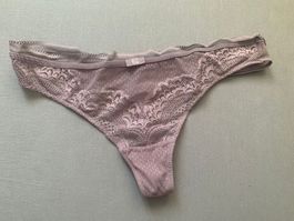 String Triumph neuf violet dentelle, taille 42