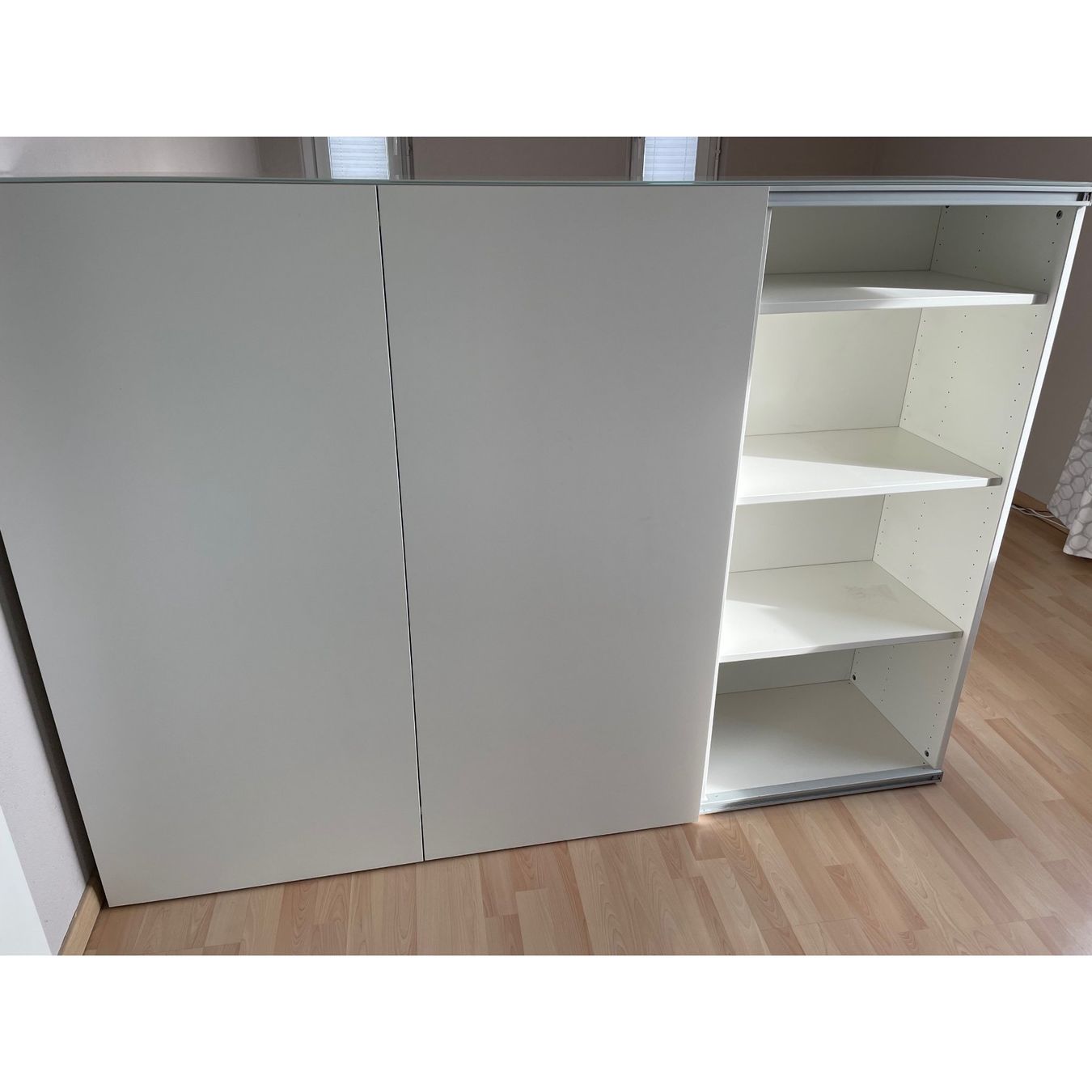 Ikea *Besta* Regal mit 2 Schiebetüren, weiss (Gebraucht) in Oberwil-Lieli für CHF 229 – nur Abholung auf Ricardo kaufen