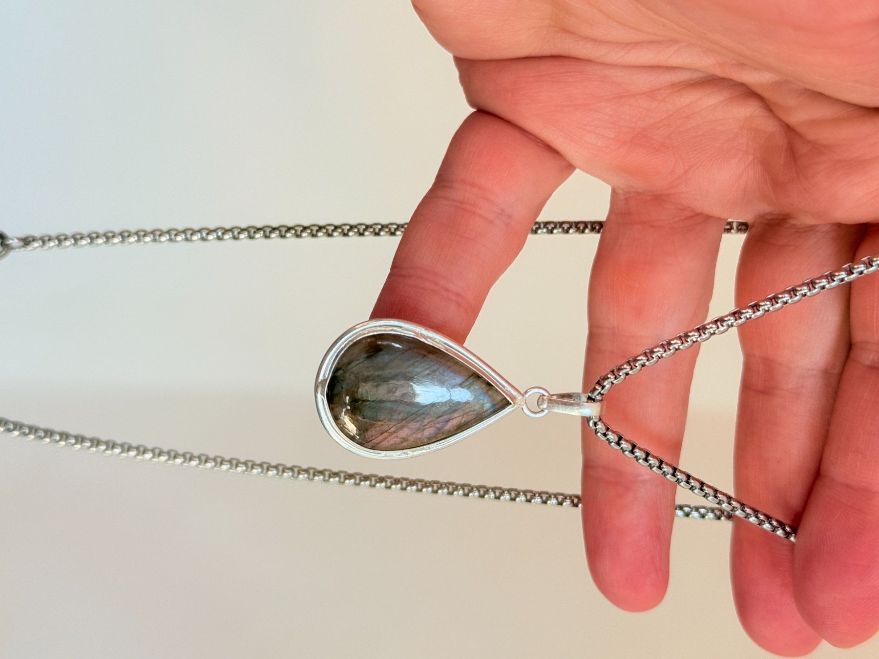 Colliers: Collier vintage avec pendentif en larme ✨ – Neuf avec emballage d'origine à Genève par AGBERG 3