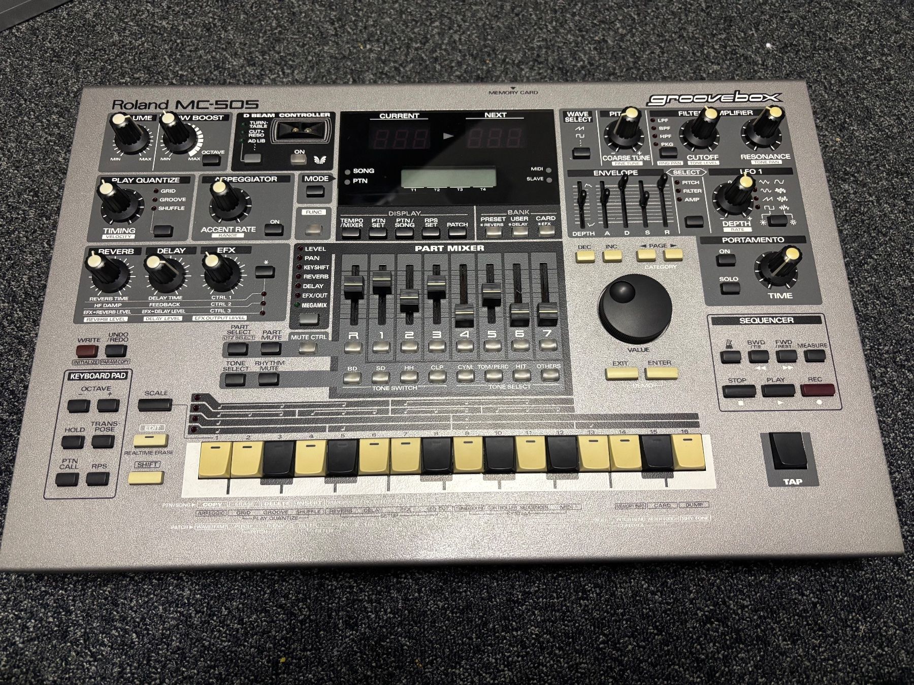 Roland Strumenti musicali: Roland MC-505 – Usato da Schötz venduto da sky3000