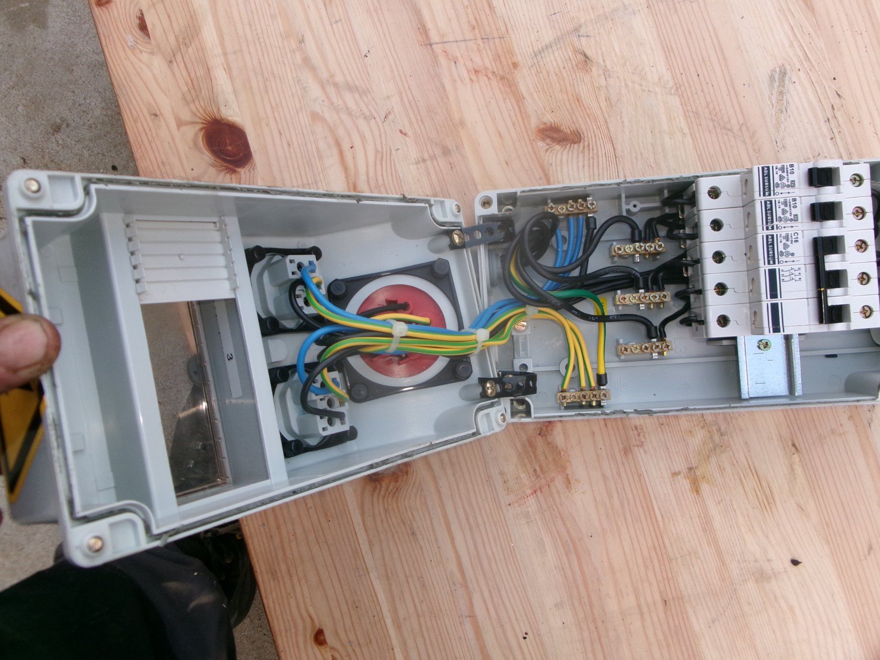 Alimentation électrique: Stromverteiler 230V  / 400 Volt  - – D'occasion à Eschenbach SG par GM-29 2