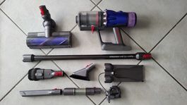 Dyson Handstaubsauger V12 Slim Motorhead mit Zubehör