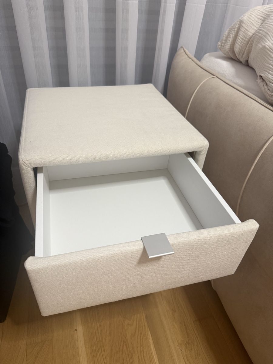 Comodini: 2 Nachttisch, Stoff, Creme – Usato da Kriens venduto da Asantos3 3