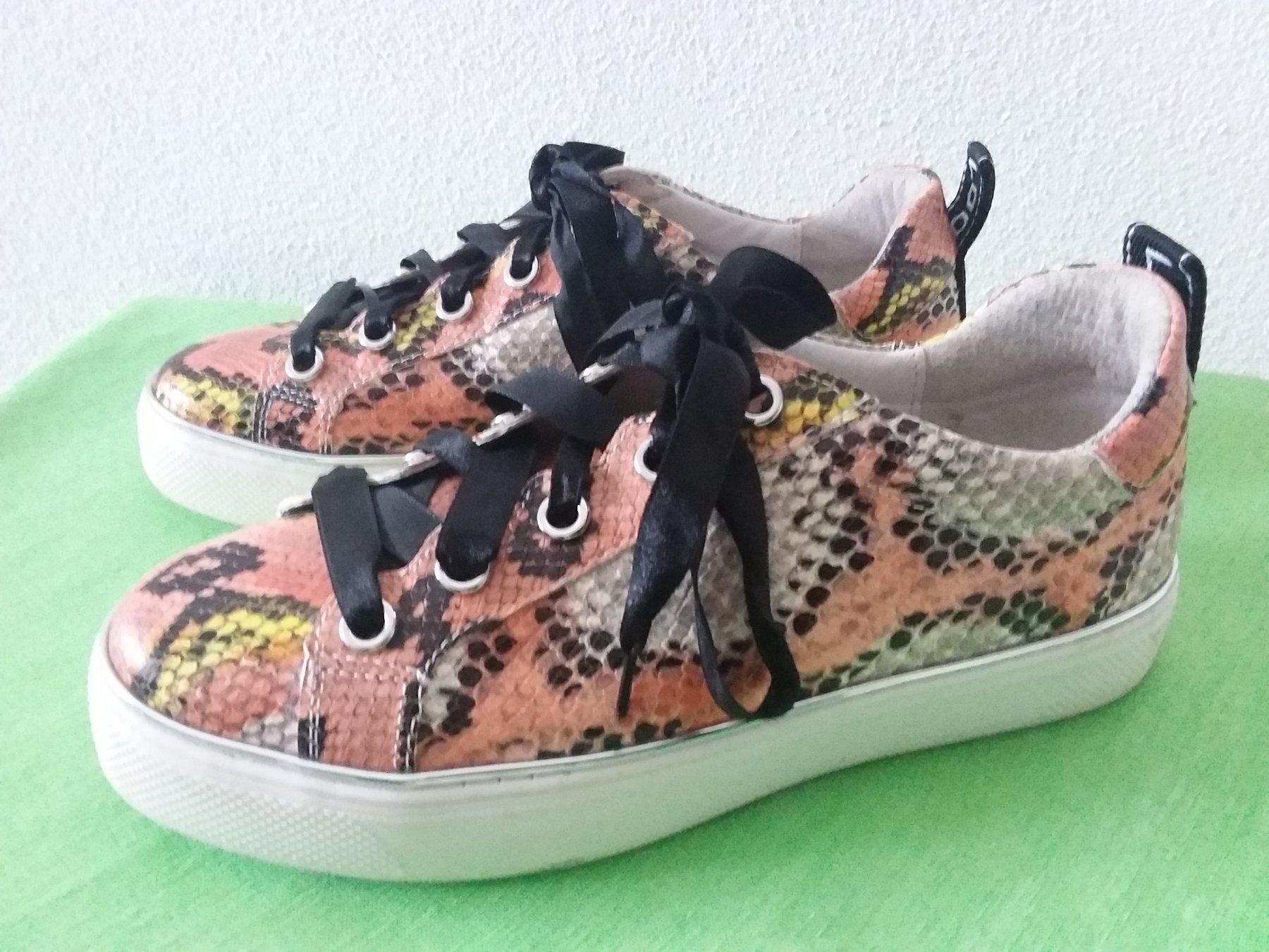 Walder Scarpe da donna: 1874 by Walder, Sneakers, Gr 37, Schlangenmuster – Usato da Uitikon Waldegg venduto da Risibisi7