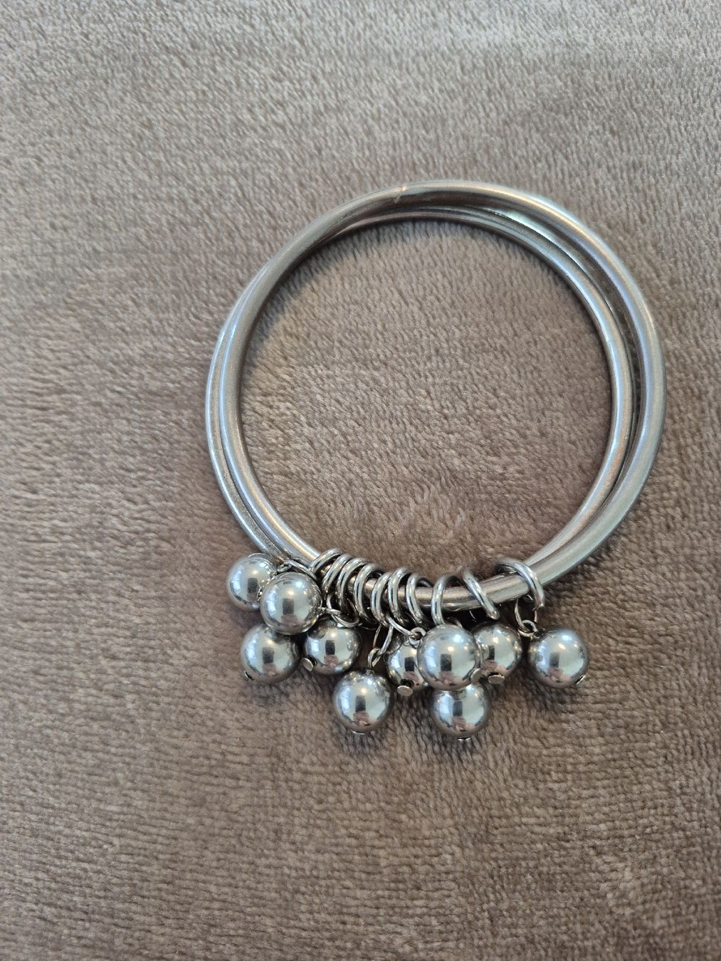 Bracciali & Braccialetti: Einzigartiger Armreif mit Kugeln – Usato da La Neuveville venduto da Vestiaire_2011