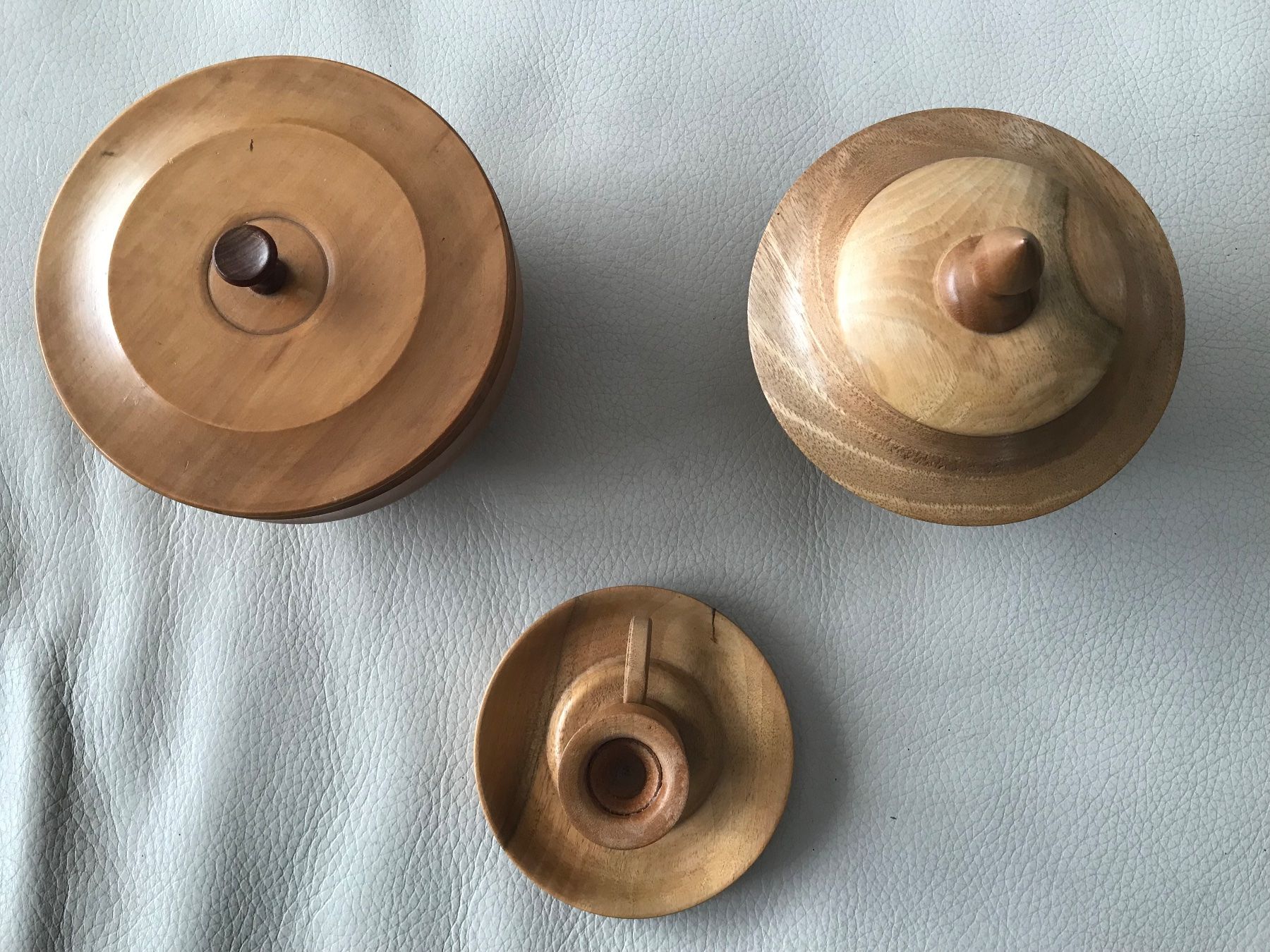Toutes les décorations: Holz-Set: Dose, Schale mit Deckel und Kerzenständer – D'occasion à Hittnau par Noppi 7