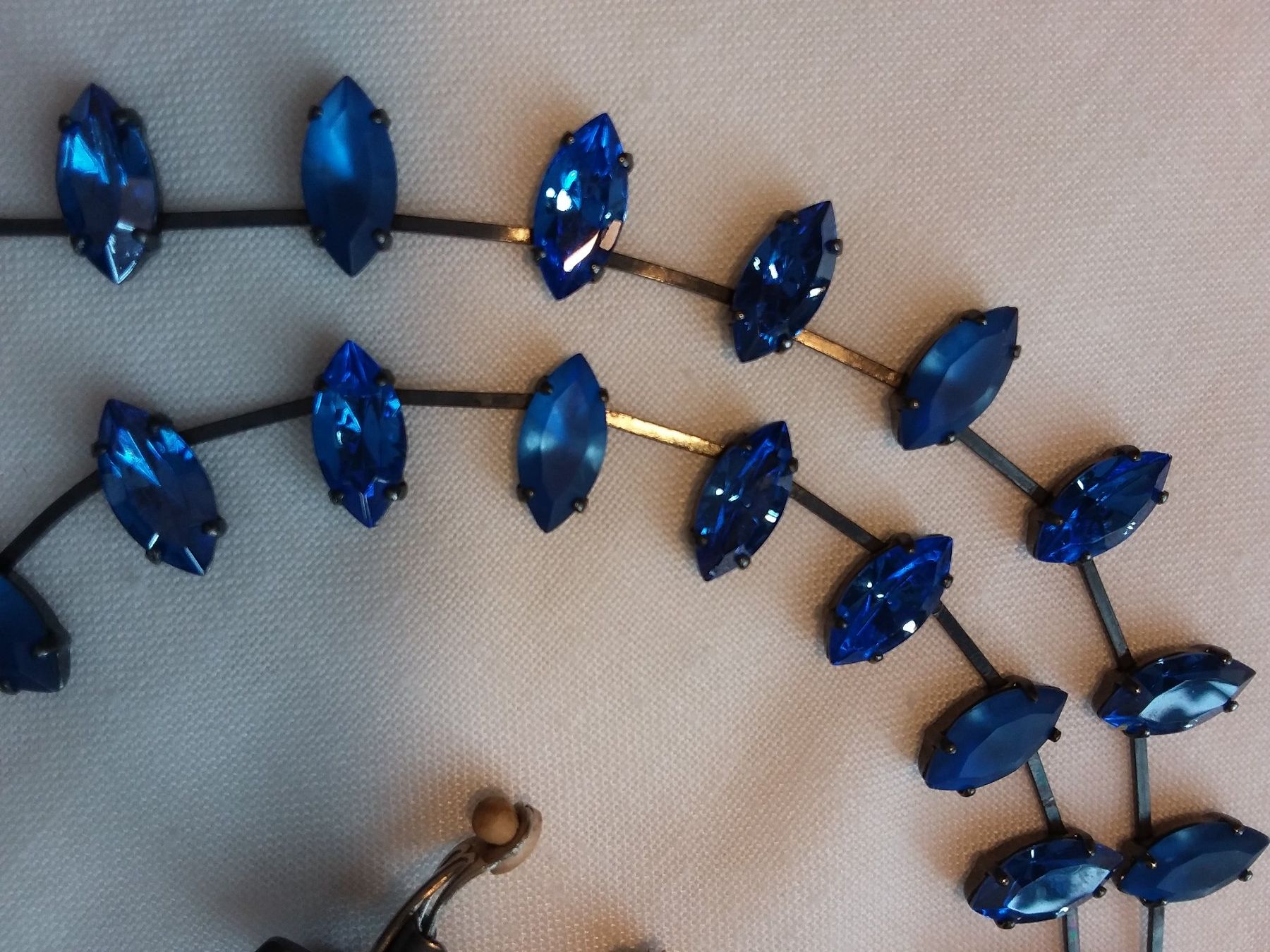 Ketten: Blaues Schmuck Set, Ohrclips mit Collier, Glas, 60er – Gebraucht aus Zürich von sanwit 7
