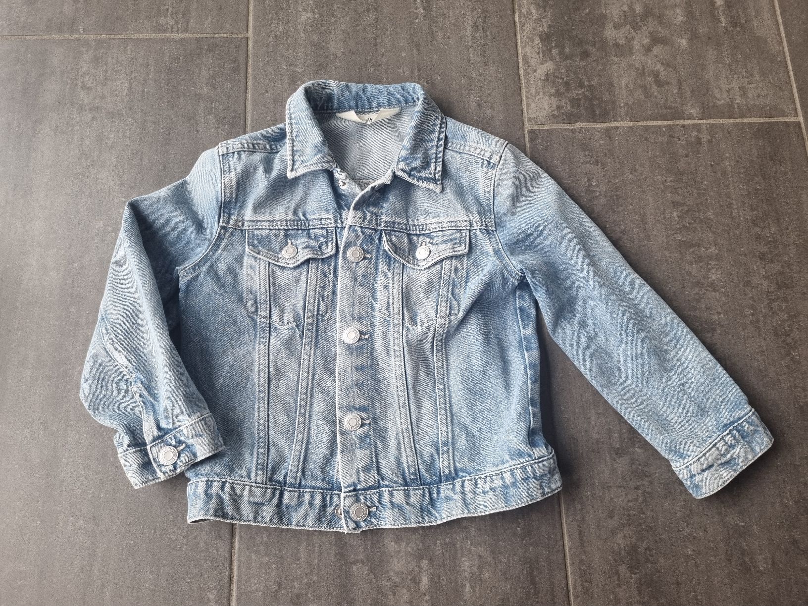 H&M Giacche & Cappotti: Jeansjacke Kinder Gr. 116 H&M – Usato da Remigen venduto da Avanti