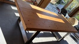 Esstisch Massivholz mit Metallgestell 