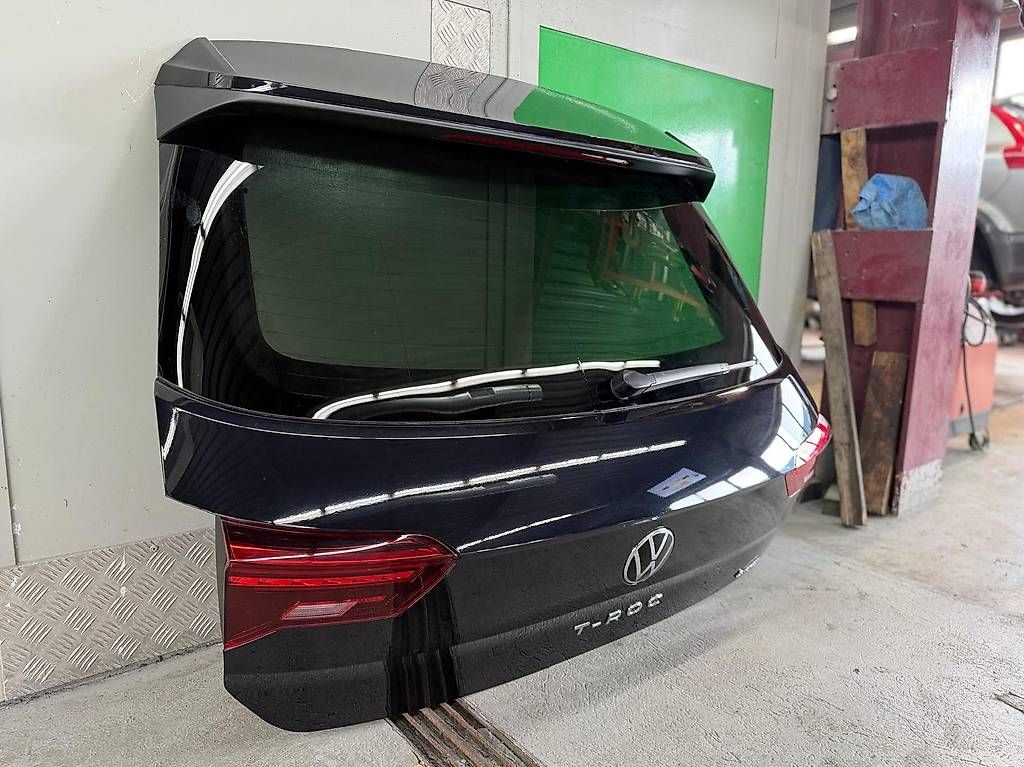 VW Tutti pezzi di ricambio auto: VW T-Roc Heckklappe (2021) – Usato da Büren an der Aare venduto da WL.CarrosserieAG
