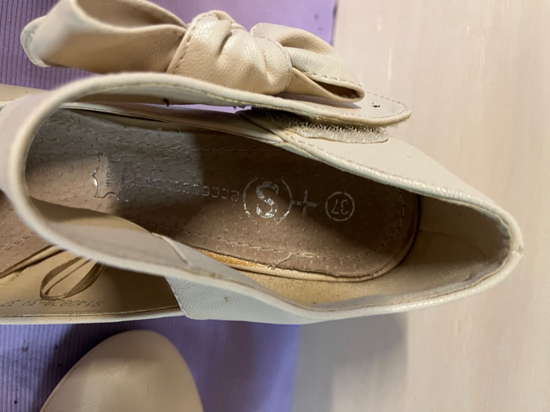 Scarpe da donna: hübsche Pumps mit Klettverschluss – Usato da Reigoldswil venduto da tan_wh69 2