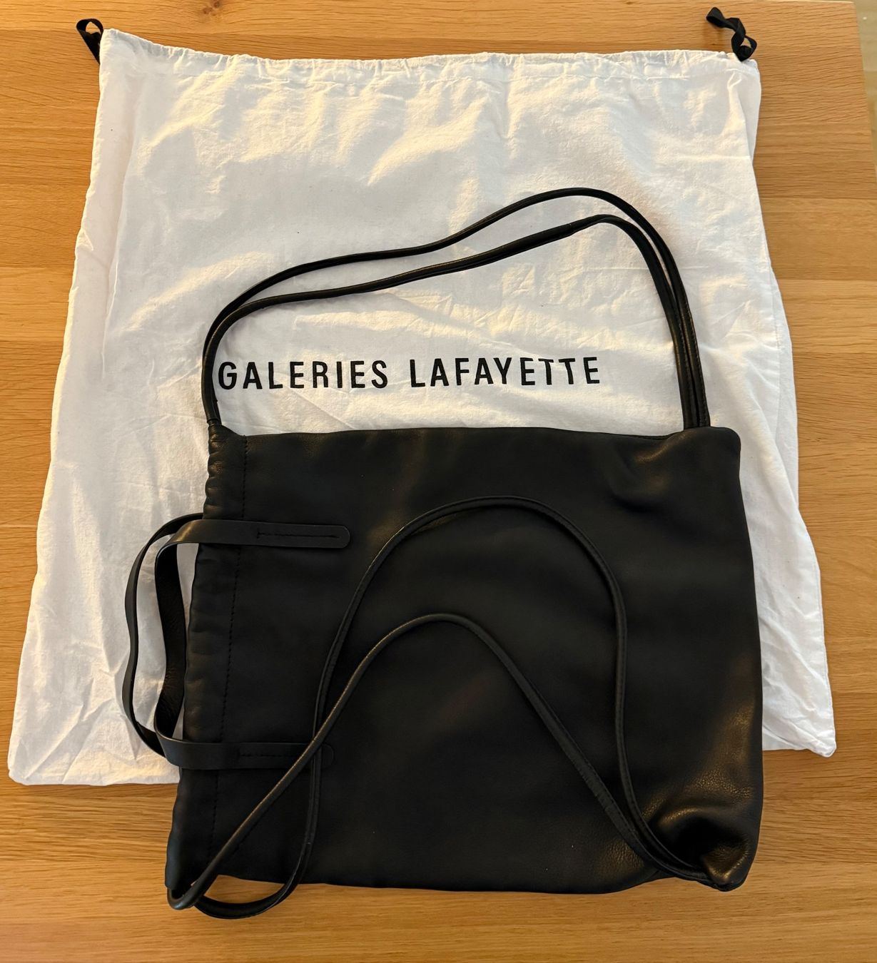 Rucksäcke: Galeries Lafayette Lederrucksack  Schwarz  Echtleder – Gebraucht aus Basel von Rouge. 3