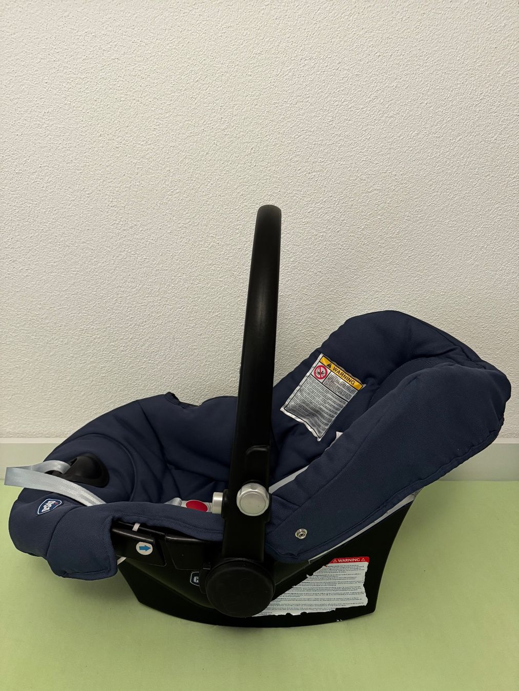 Chicco Seggiolini per auto: Chicco Babyschale / Kindertrage Auto-Kindersitz inDunkelblau – Usato da Grossdietwil venduto da RSW032 4