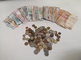🤩288 STK. GELD AUS ALLER WELT: 151 NOTEN UND 137 MÜNZEN