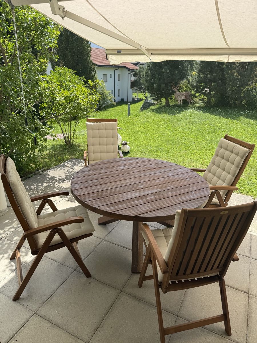 Tischset: Gartentisch mit vier Klappstühlen – Gebraucht aus Effretikon von dehli95