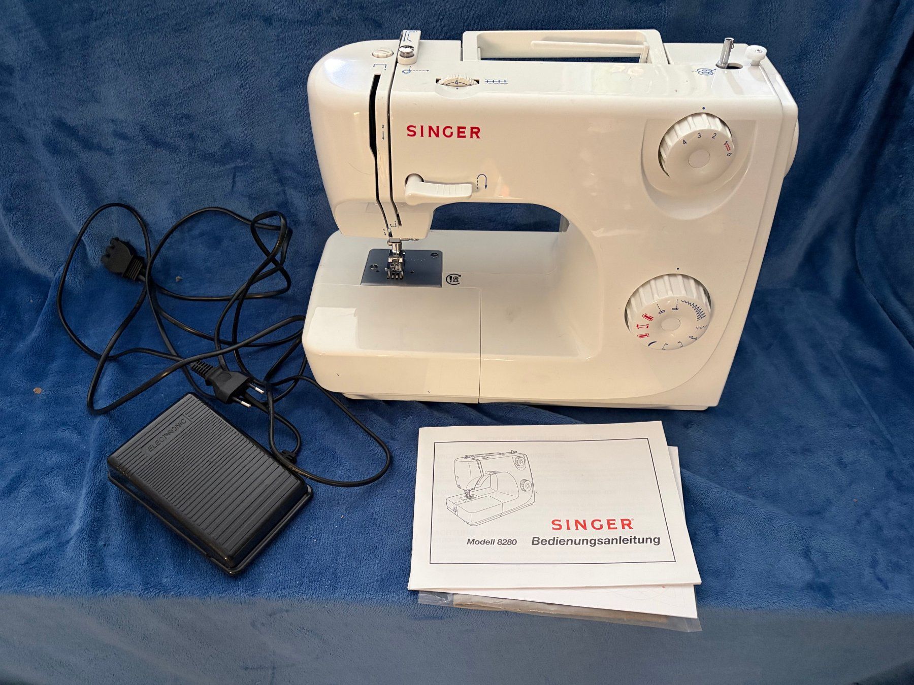 Singer Nähmaschinen: Singer Nähmaschine Modell 8280 – Gebraucht aus Mollis von Hg 1