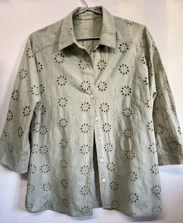 Bluse L Rundum Stickerei mit Perlmuttknöpfe guter Zustand