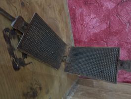 Gaufrier ancien en fonte