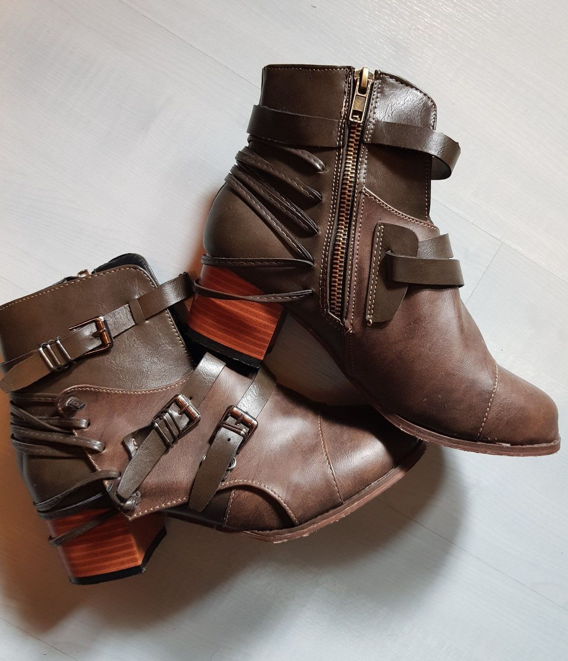 Next Scarpe da donna: Cowboy Stiefelette – Usato da Brunnen venduto da CHOUCHOU.