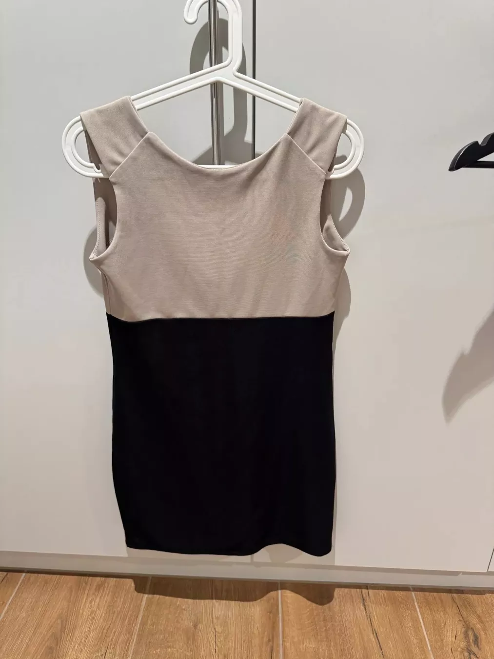 Kleider: Elegantes Kleid – Neu (gemäss Beschreibung) aus Lachen SZ von nathiisch