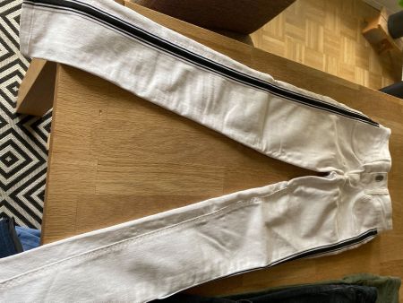 4 paires de jeans pour ados bonne état