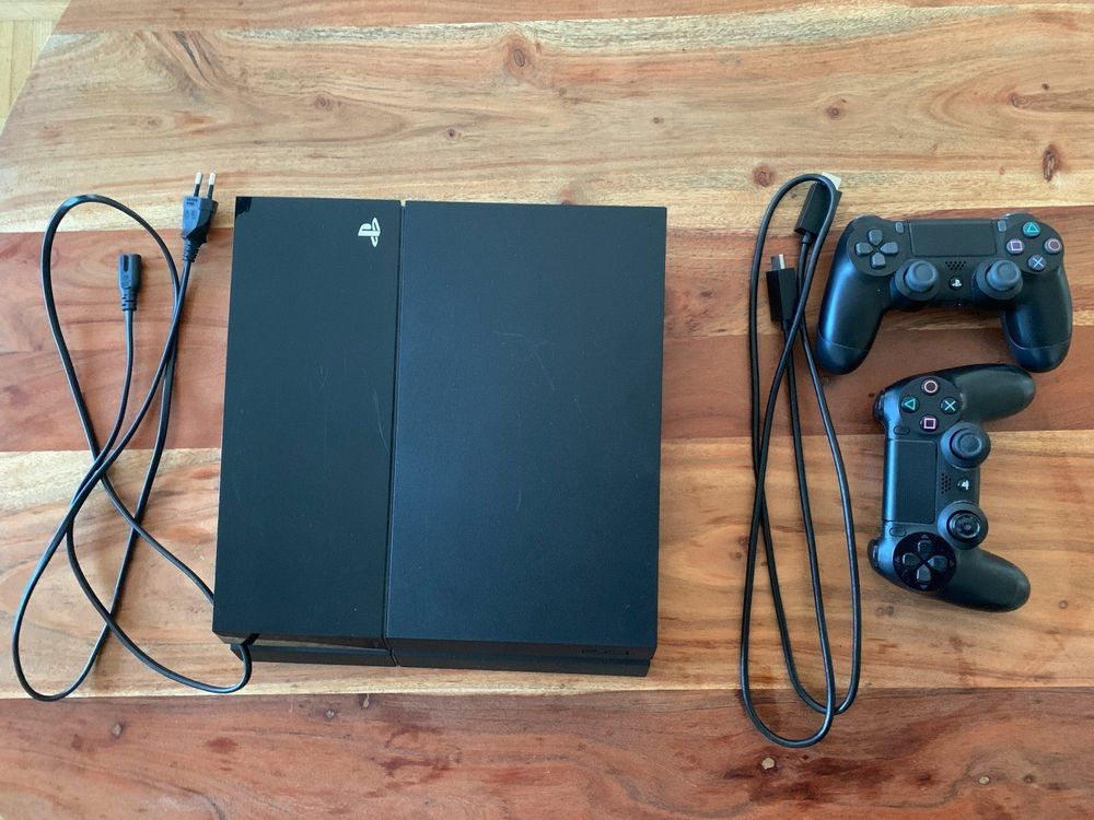 Sony Playstation 4 + 2 Controller | Kaufen auf Ricardo
