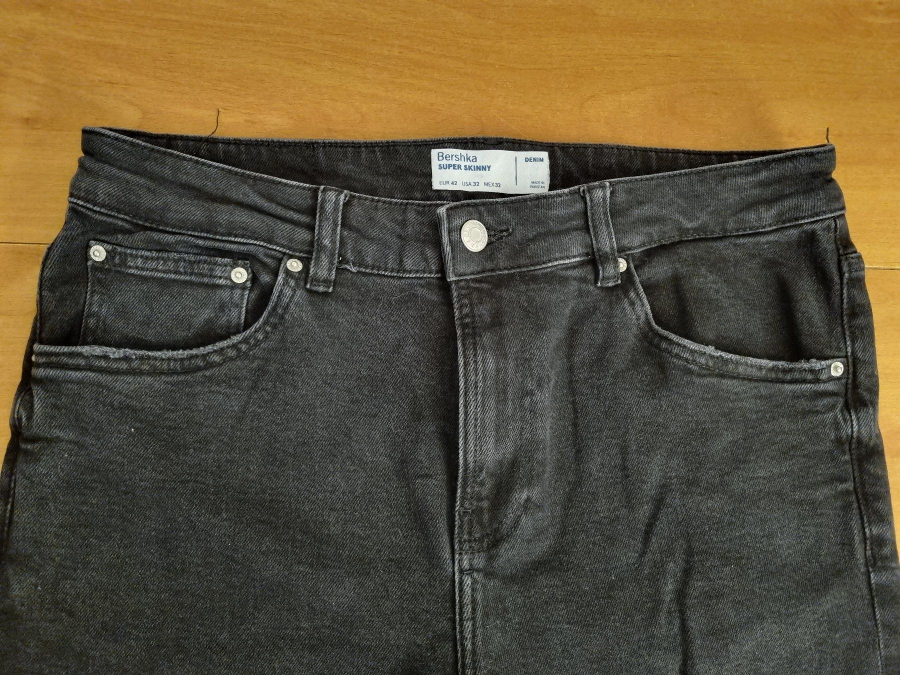 Bershka Jeans: Lot de 4 Jeans déchirés taille 42 Bershka et Pull & Bear – Usato da Carouge GE venduto da serginho22 7